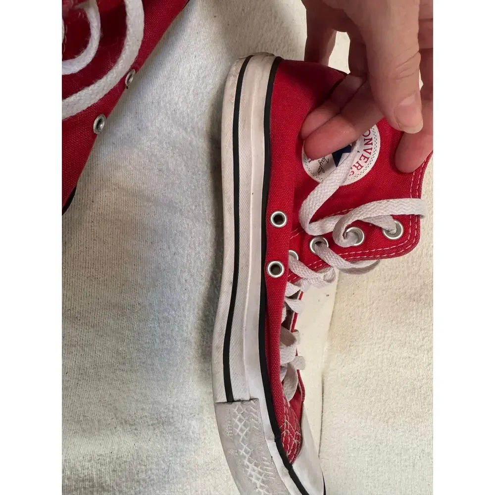 Converse Chuck Taylor, high tops Red size men’s seven or women’s nine